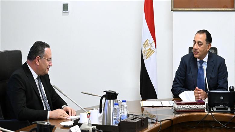 مدبولي يتابع جهود تطوير منظومة عمل الطلاب الوافدين ويوجه بتيسير إجراءات الحصول على التأشيرات