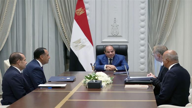 الرئيس السيسي يتابع الموقف التنفيذي لإنتاج الزيت الخام والغاز الطبيعي