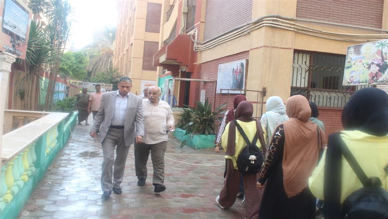 وكيل «تعليم الجيزة» يتابع جاهزية 5 مدارس بالعمرانية قبل العام الجديد