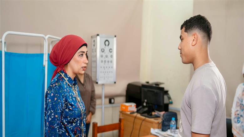 رئيس جامعة الأقصر تتفقد أعمال الكشف الطبي للطلاب الجدد بكلية حاسبات ومعلومات