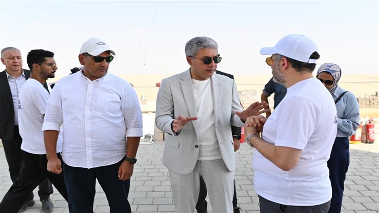 بالون ثابت بارتفاع 150 مترا يضيف تجربة سياحية جديدة أمام زوار الأهرامات