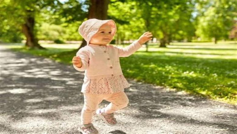 رؤية طفل صغير في المنام.. 7 دلالات تختلف حسب تفاصيل الحلم