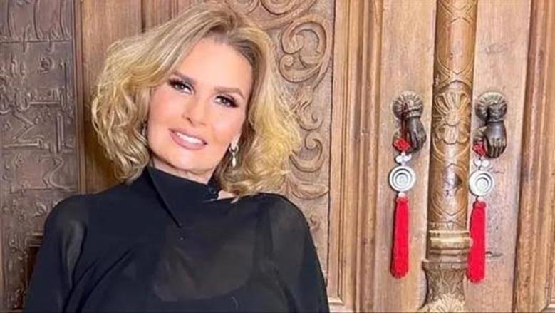 يسرا تعتذر عن عدم حضور جنازة شقيق محمد هنيدي لوجودها خارج مصر