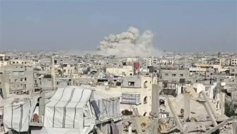 إعلام فلسطيني: الاحتلال الإسرائيلي ينفذ عمليات نسف للمباني في مخيم البريج وسط غزة
