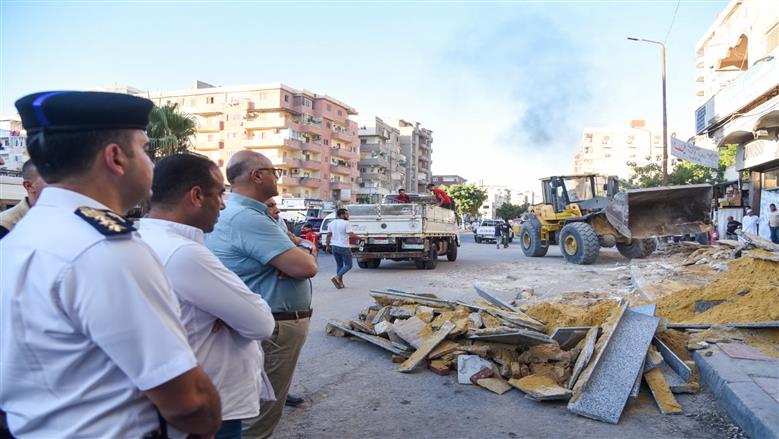 محافظ الإسكندرية يقود حملة لإزالة الإشغالات والتعديات بالعجمي