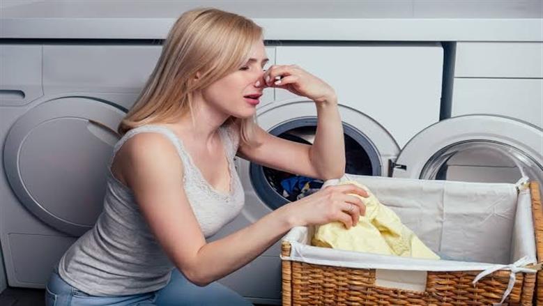 وداعا لرائحة الملابس الكريهة.. 3 خطوات تمنحها انتعاشا دائما