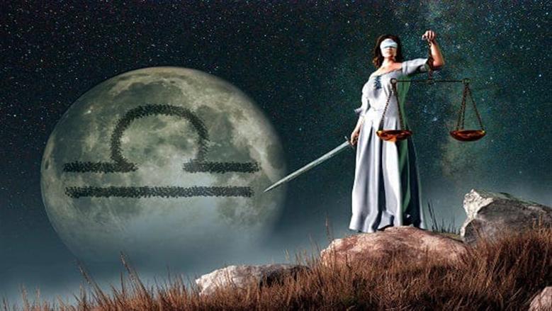 فرصة ذهبية تقلب حياتك ورسالة لا تتجاهلها.. ماذا ينتظر مولود برج الميزان اليوم؟