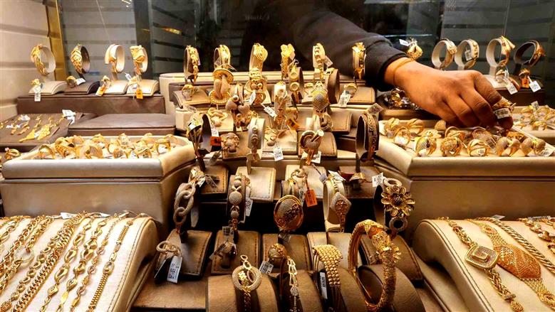 أسعار الذهب وفق آخر تحديث اليوم.. عيار 24 يسجل 6989 جنيها