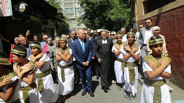 محافظ القاهرة يكرم الطلاب المتفوقين من أبناء حى وسط