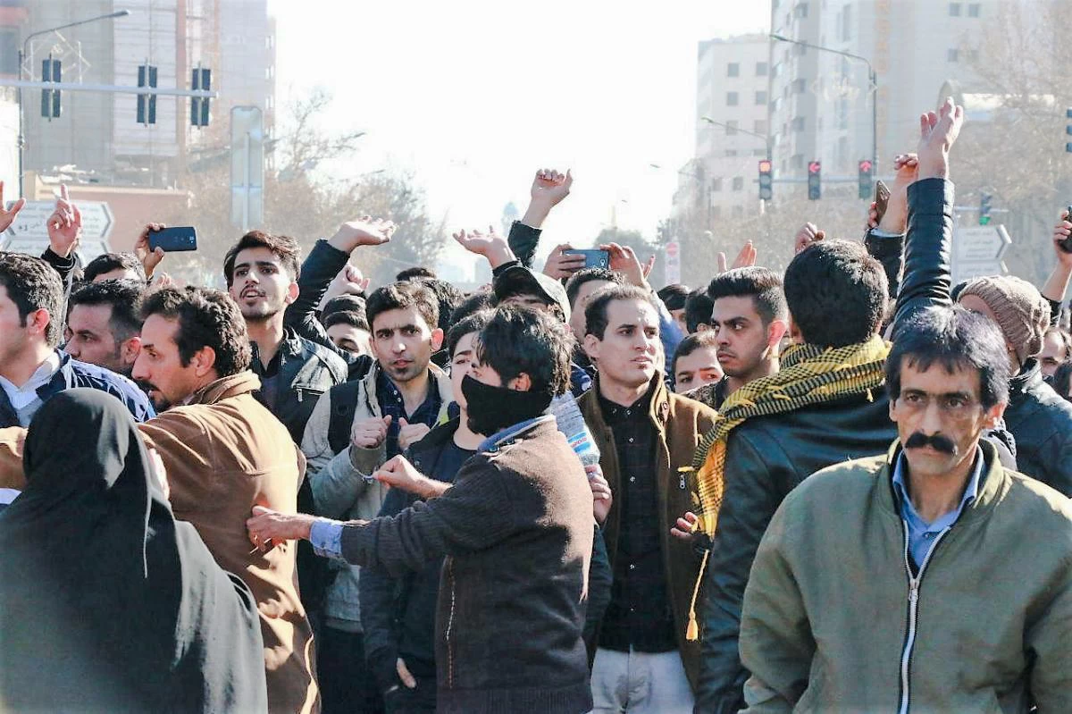 حرب وحصار وانهيار اقتصادي.. هل تقترب إيران من «الانفجار»؟ – أخبار السعودية