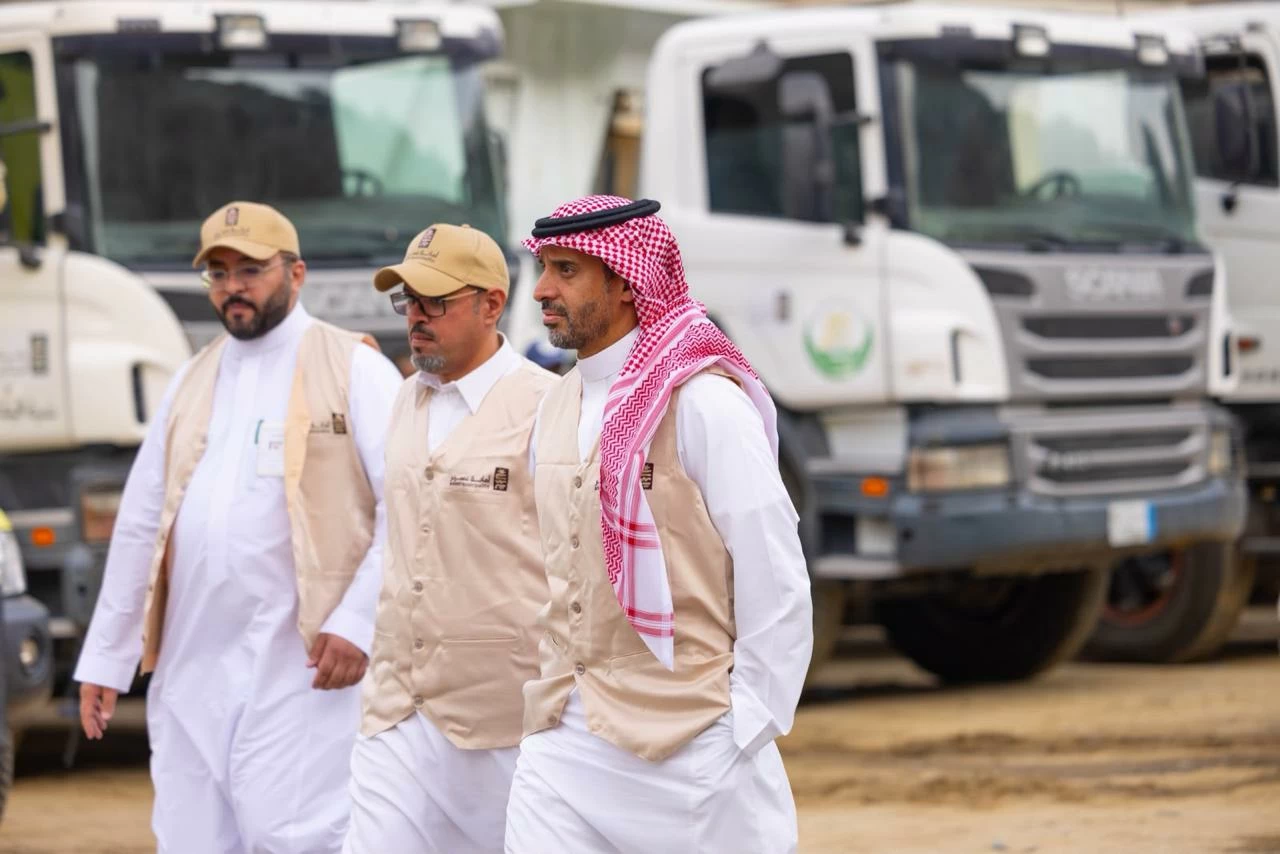 أمين عسير يقف ميدانياً على جهود مساندة إخماد حريق تنومة – أخبار السعودية