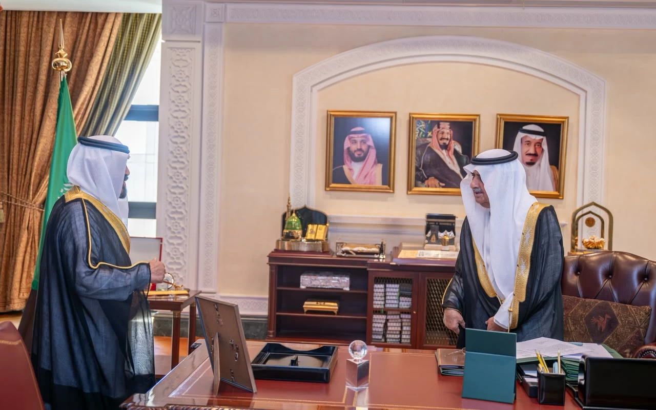 أمير تبوك يستقبل إخوان جزاع بن كريم العطوي – أخبار السعودية