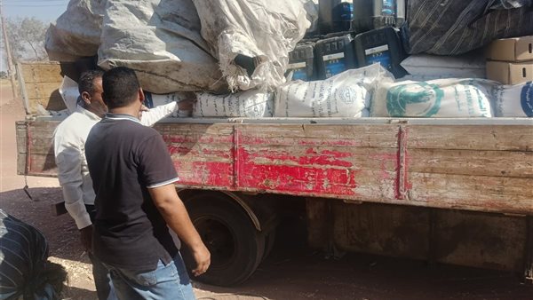 ضبط 3500 كجم أسمدة مهربة و1880 لتر زيوت مجهولة المصدر بالوادي الجديد