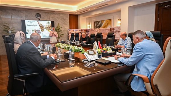 محافظ جنوب سيناء يتابع مشروع الارتقاء والتجديد العمراني بشارع المنشية في الطور