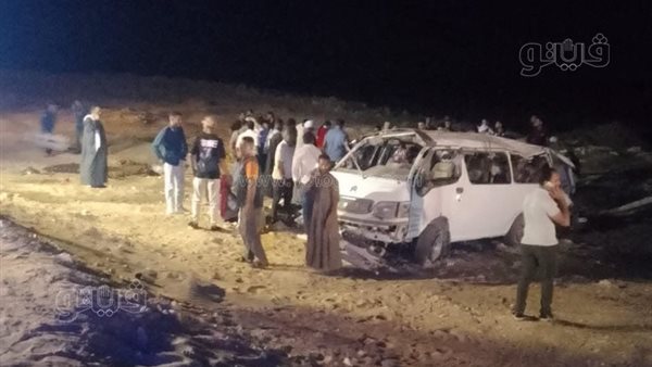 إصابة 11 شخصًا في انقلاب ميكروباص على طريق “الخارجة – أسيوط” (صور)