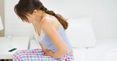 فتاة تبتلع إبرة خياطة.. ماذا يحدث داخل الجسم وكيف تعامل الأطباء معها؟