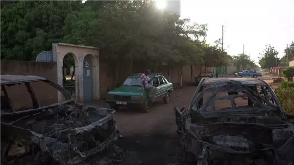 بينهم 17 جنديا، مصرع 22 شخصا وإصابة 37 آخرين في تصادم حافلتين بالنيجر
