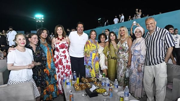 جودي تغني مع والدها ومفاجأة تامر عاشور ووصلات رقص للنجوم، أبرز مشاهد حفل أحمد سعد في الساحل (فيديو)