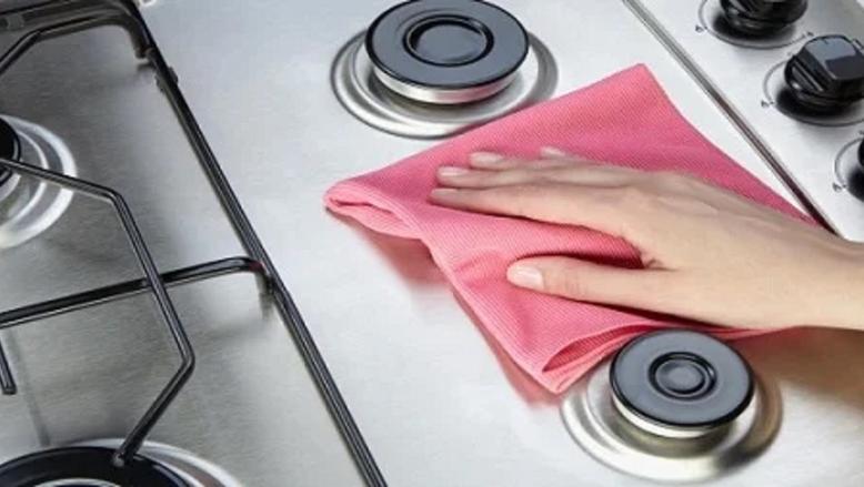 هتتخلص من الدهون نهائيًا.. حيل منزلية لتنظيف البوتاجاز في دقائق