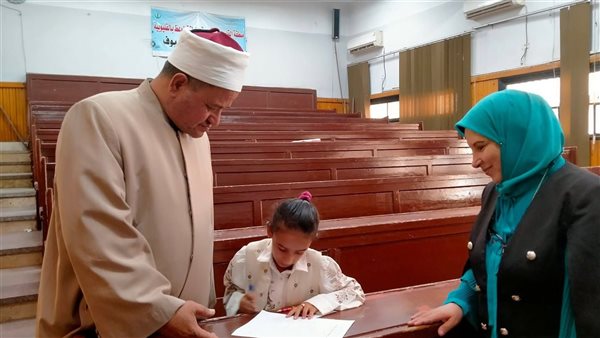 رئيس منطقة القليوبية الأزهرية يتابع اختبارات اللغة الإنجليزية للطلاب المحولين إلى المعاهد النموذجية