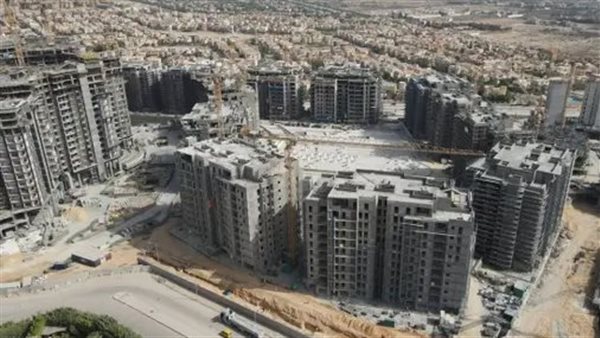 إهدار تريليونات الجنيهات، خبير: الإفراط في الاستثمار العقاري أدى لزيادة البطالة وتدني الأجور