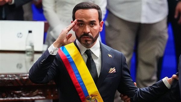 من يحالف ترامب يسعد، الخارجية الأمريكية تكافئ رئيس كولومبيا الجديد بـ مليار دولار