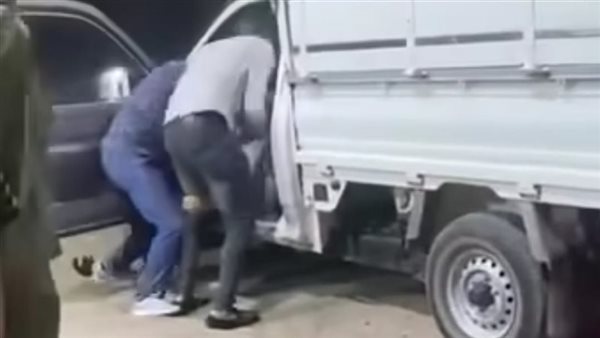 واقعة فيديو “واخد مراتي وبيديها بودرة”، الأمن يكشف ملابسات خطف شاب بالقوة وسط الشارع بالبحيرة (فيديو)