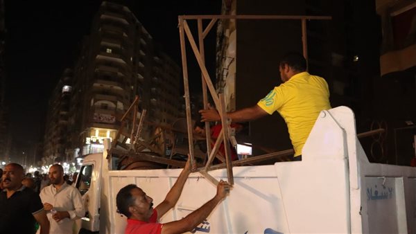 حتى منتصف الليل، محافظ القليوبية يتابع حركة المرور بمحور العصار ويقود حملة لإزالة الإشغالات