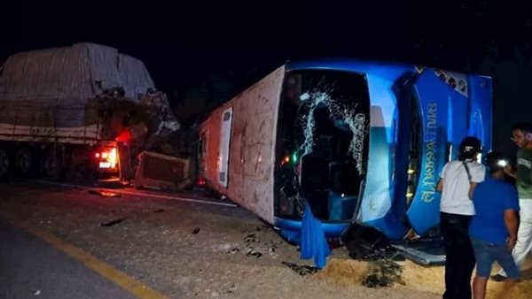 بينهم 13 سيدة و21 طفلا، ارتفاع عدد ضحايا حادث محور الضبعة المروع إلى 64 مصابا و3 وفيات