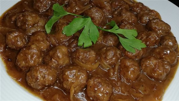 طريقة عمل كرات اللحم بالصوص البنى، أكلة لذيذة وسهلة التحضير