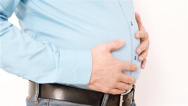 كيف تخففين انتفاخ البطن بعادات غذائية بسيطة؟