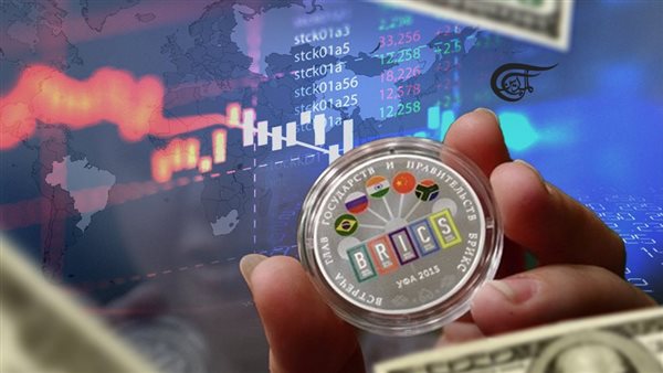 من هيمنة العملة الصعبة إلى تحالفات اقتصادية جديدة.. يمن الحماقي لفيتو: منافسو الدولار يظهرون بقوة.. والبريكس فرصة مصر الكبرى بشرط الإصلاح الصناعي والزراعي