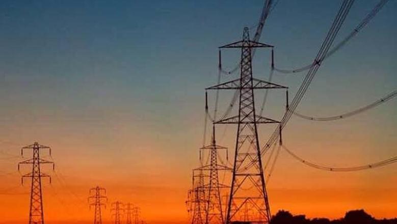 «الكهرباء» تحدد قنوات الإبلاغ عن سرقة التيار وأعطال أعمدة الإنارة.. اعرف الخطوات والإجراءات