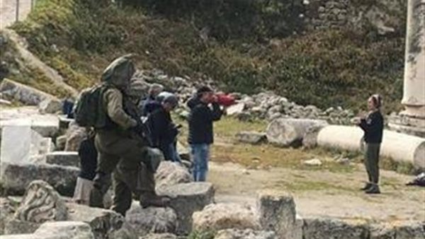 إصابة 3 فلسطينيين جراء اعتداء مستوطنين عليهم في رام الله