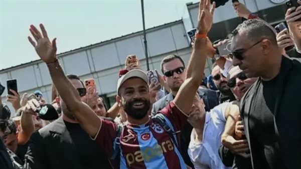 بنسبة 95 من كل 100، محمد صلاح يكتسح مبيعات قمصان طرابزون سبور