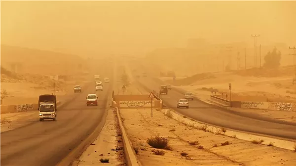 رياح مثيرة للرمال والأتربة على هذه المناطق غدا الاثنين