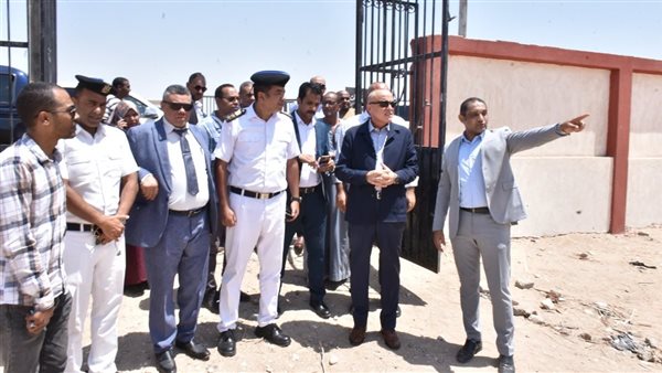 محافظ الأقصر يتابع المشروعات الخدمية والتنموية بمركزي الطود وأرمنت