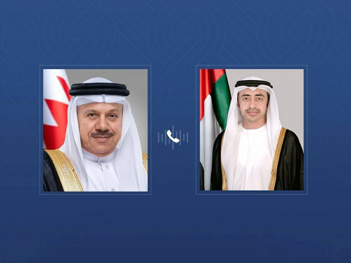 عبدالله بن زايد ووزير خارجية البحرين يبحثان هاتفياً التطورات الإقليمية
