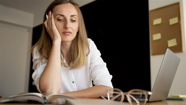 خبيرة علاقات أسرية تكشف عادات خطيرة تستنزف الطاقة النفسية وطرق التخلص منها
