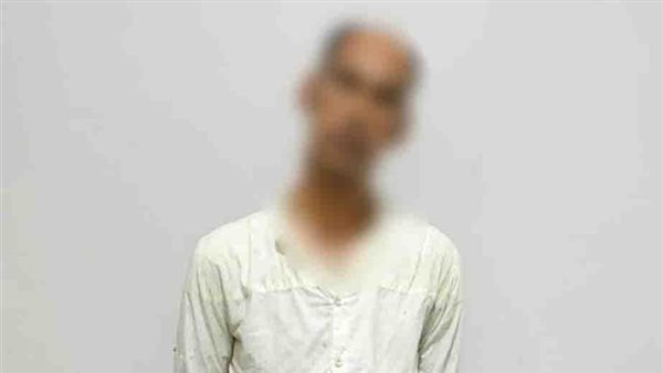 “ماسورة وسلاح أبيض”، عاطل يعتدي على صاحبة مقهى بالقليوبية ويحطم محتوياته