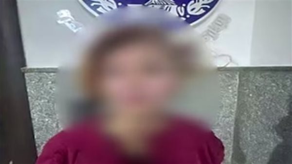 “ادفع تركن”، منادية سيارات تسب قائد سيارة بعد رفضه دفع الإتاوة في مدينة نصر