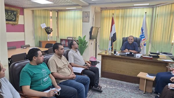 وكيل صحة قنا يعقد اجتماعا مع مسؤولي الطب العلاجي ومديري المستشفيات لمتابعة انتظام الخدمات (صور)