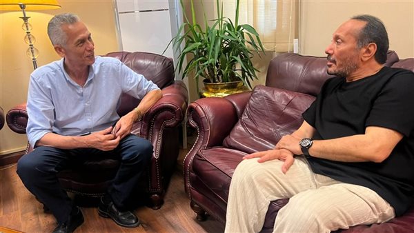 رئيس الأوبرا خلال استقباله علي الحجار: مشروع “100 سنة غنا” توثيق لمسيرة الغناء والموسيقى