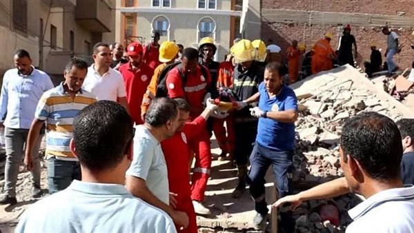 من تحت الأنقاض إلى مغادرة المستشفى، آخر تطورات انهيار عقار المنيا