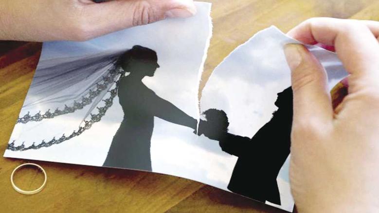 «باع دهبي عشان البيتكوين».. زوجة تطلب الخلع بعدما خسرت شقا عمرها في تطبيق وهمي