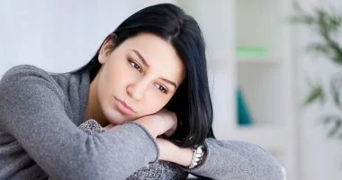 هل قلة النوم تسبب زيادة الوزن؟.. دراسة تكشف تأثير السهر على الشهية