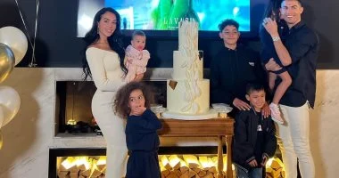 «ملكة».. كلمة من نجل رونالدو تفاجئ جورجينا خلال رحلة على متن طائرة