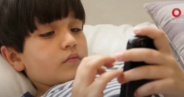 مع عودة المدارس.. 7 علامات تكشف إصابة طفلك بالأرق وطرق سهلة للعلاج