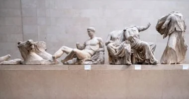 رئيس الوزراء البريطانى يتراجع عن دعوته لإعادة منحوتات البارثينون لليونان
