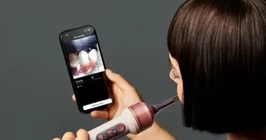 أول فرشاة أسنان تعمل بالذكاء الاصطناعى.. مزودة بكاميرا لرؤية الفم
